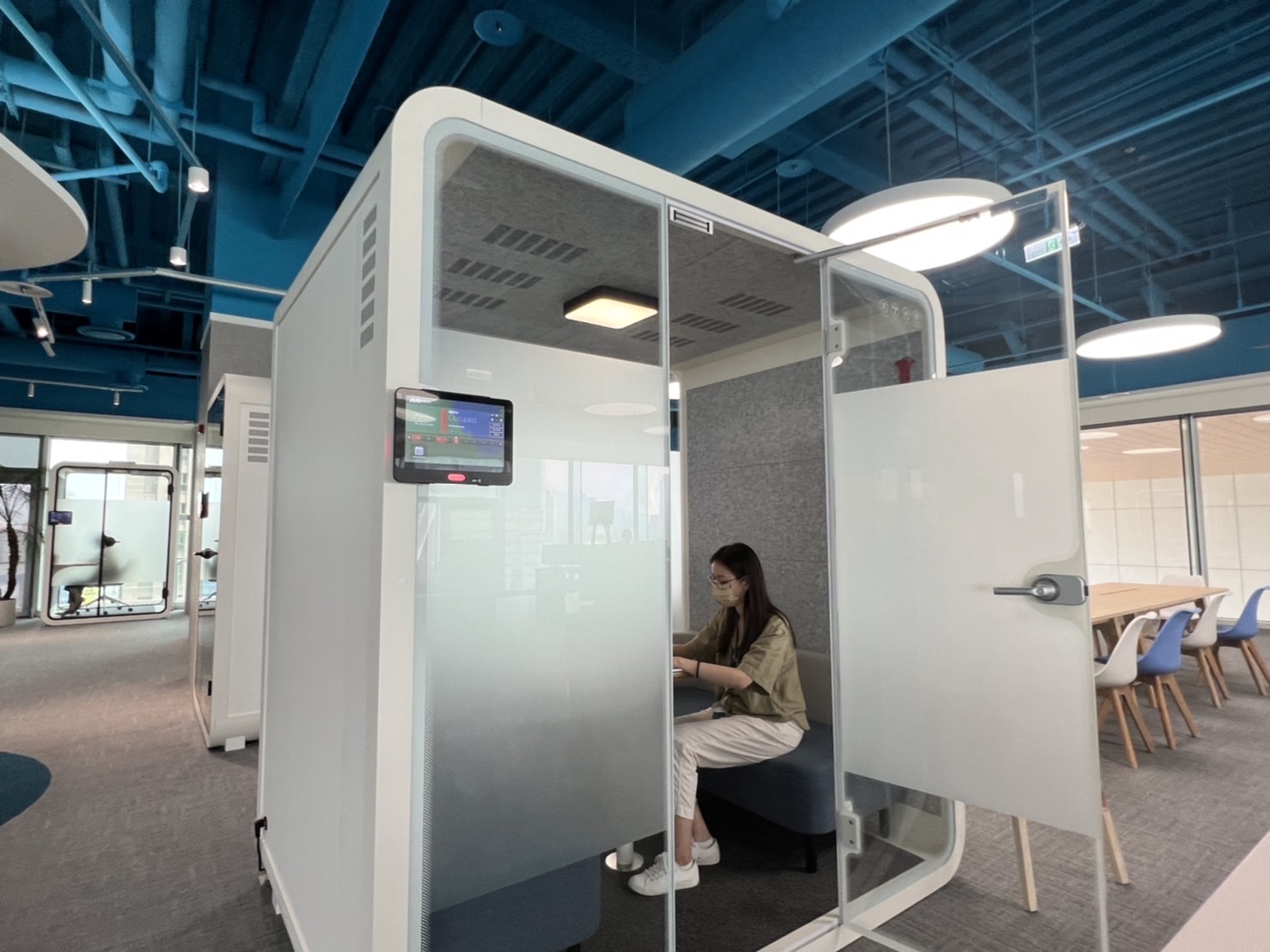 NLC电子高雄據點的智慧行動辦公艙，展現NLC电子在面板以外的研發應用軟實力